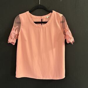 KAII Scoop necked Blouse Sz M Pink w Lace Sleeves. Polyester Spandex
